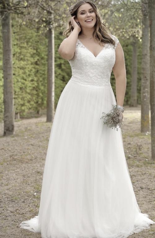 Comment trouver la robe de mariée parfaite quand on est ronde ?