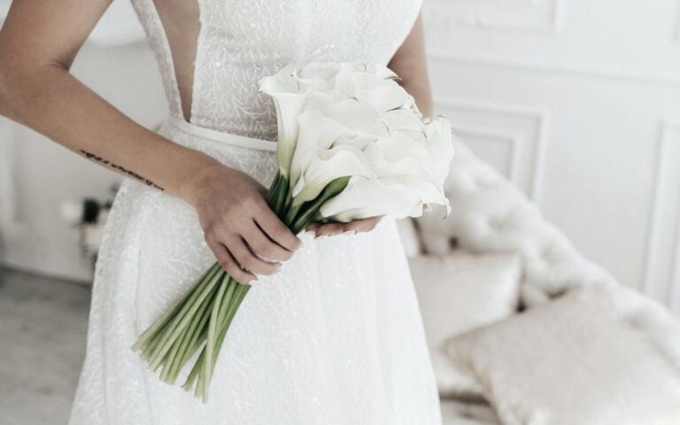 Comment économiser pour votre robe de mariée : des astuces pour trouver la robe de vos rêves à petit prix