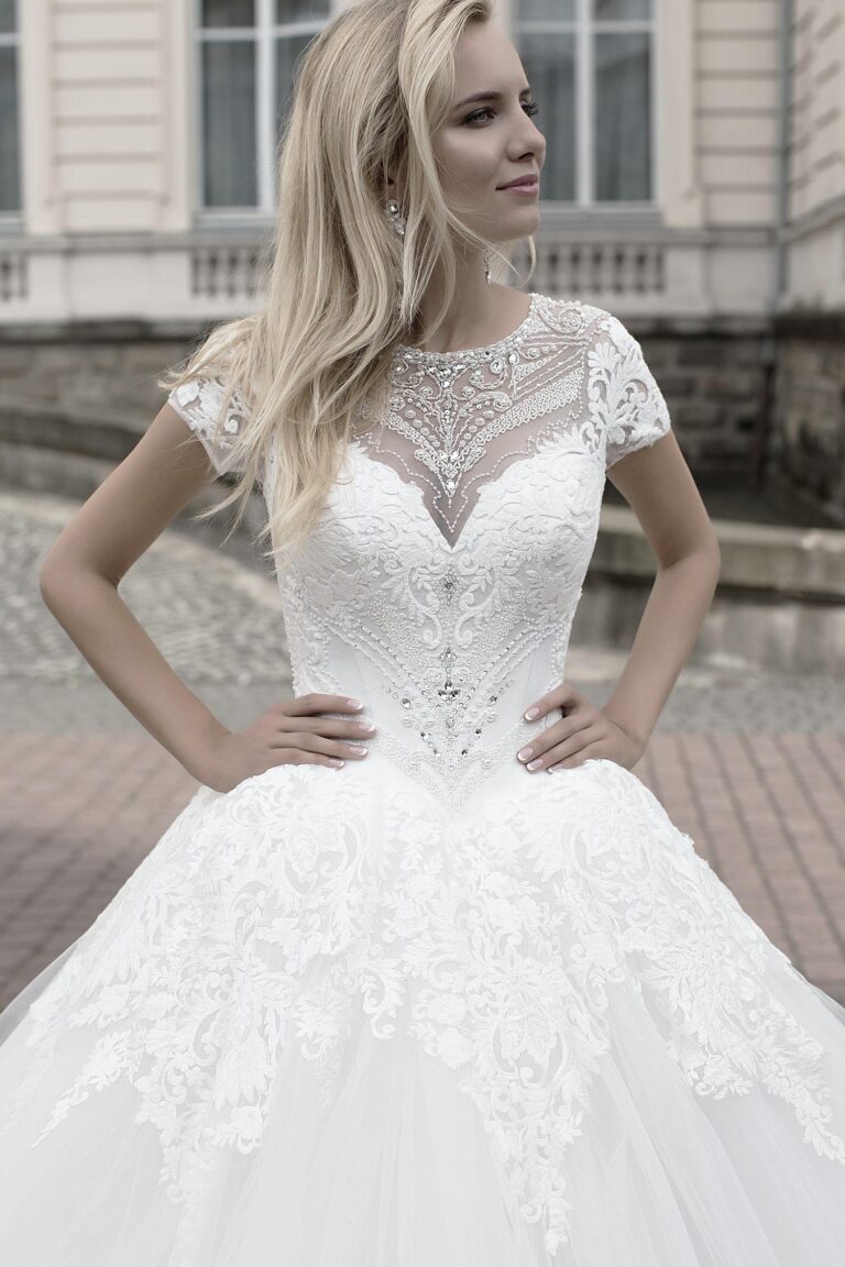 Choisir la robe de mariée parfaite pour les petites tailles !